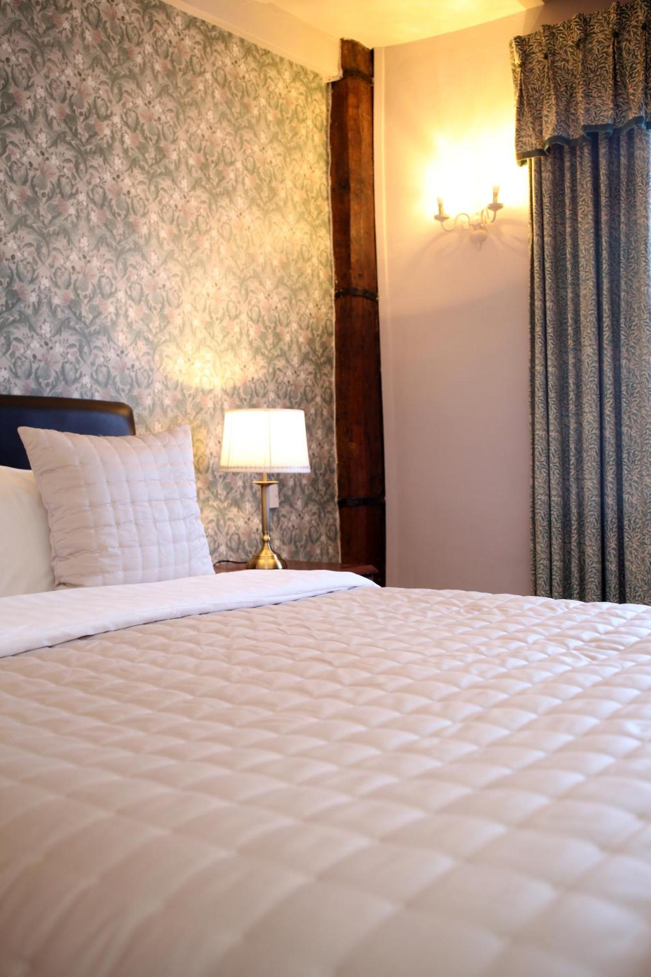 Crown Hotel Нантвич Экстерьер фото